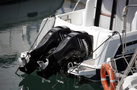 Engine boat